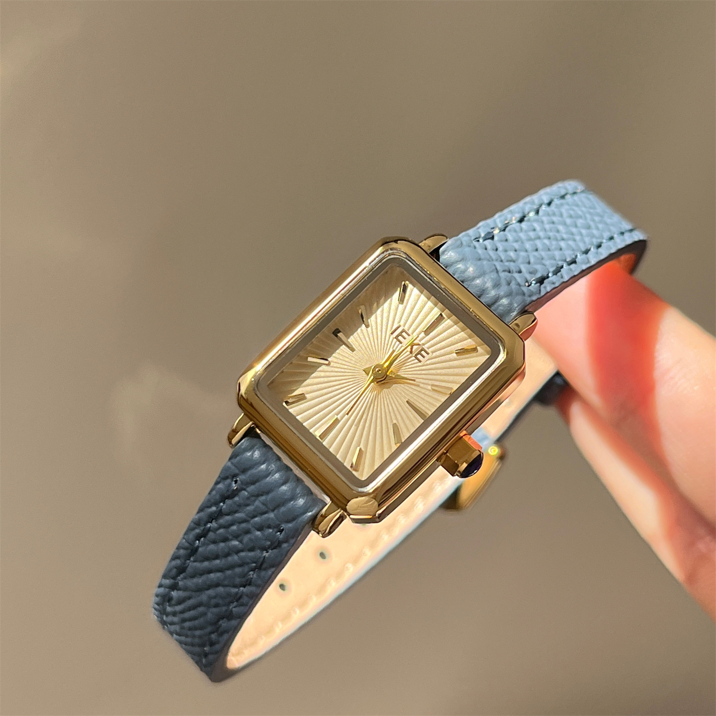 Women Fashion Simple - Classic high aesthetic temperament square thin
